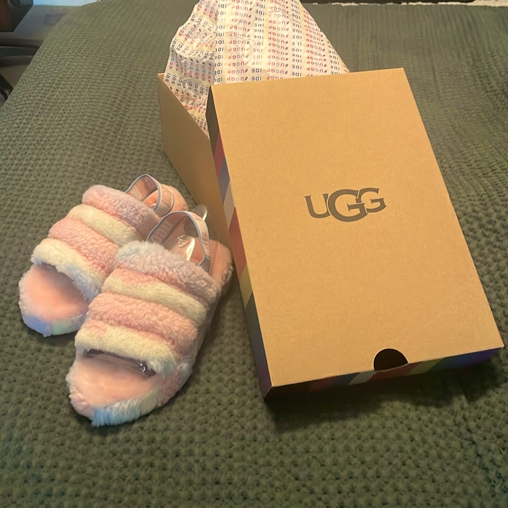 Ugg Fluff Yeah Slide Cali Collage kids slipper size 4.